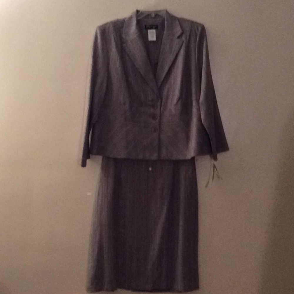 SPAGO Collection Women’s Suit